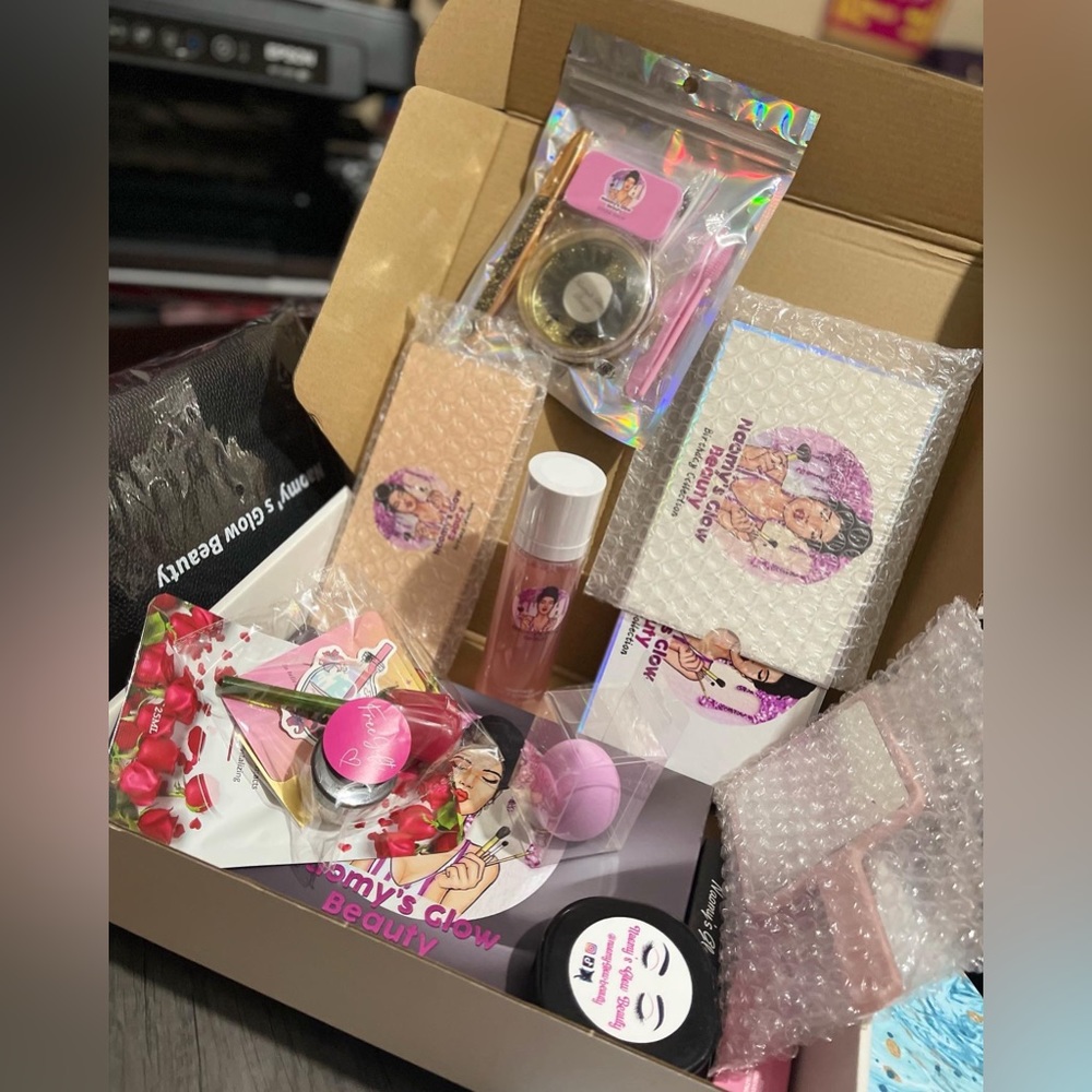 Makeup bundle - Picture 2 of 2